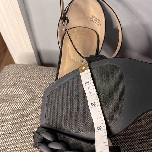C Comfort black strappy heels, size 9W. - Picture 10 of 13
